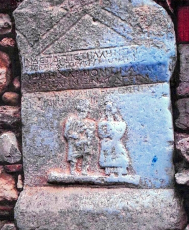 Evin duvarındaki tarihi eseri çalıp tahrip eden muhtar tutuklandı