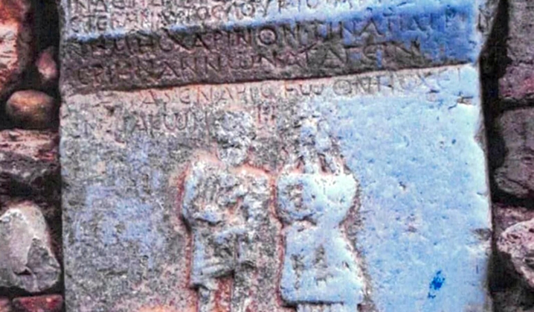 Evin duvarındaki tarihi eseri çalıp tahrip eden muhtar tutuklandı