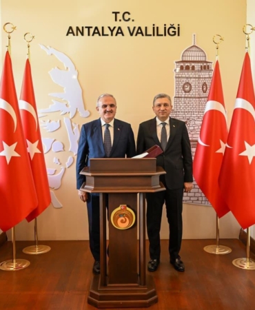 Bakan Yardımcısı Karaloğlu, Antalya Valiliği’ni ziyaret etti