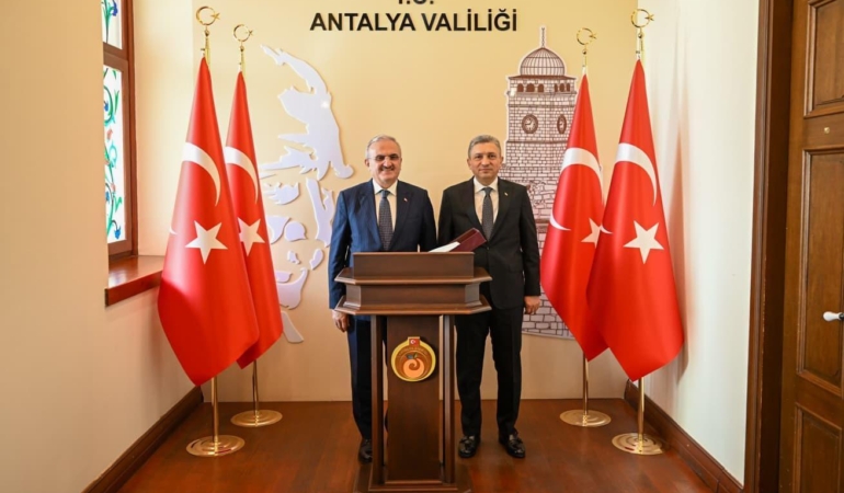 Bakan Yardımcısı Karaloğlu, Antalya Valiliği’ni ziyaret etti