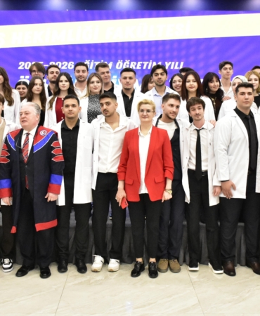 Geleceğin diş hekimleri önlük giydi