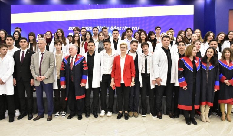 Geleceğin diş hekimleri önlük giydi