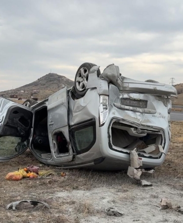 Bolvadin’de iki aracın çarpıştığı kazada 7 kişi yaralandı