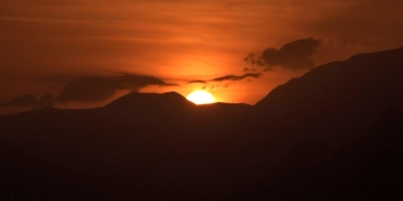 Antalya’da gün batımında gökyüzü turuncuya büründü
