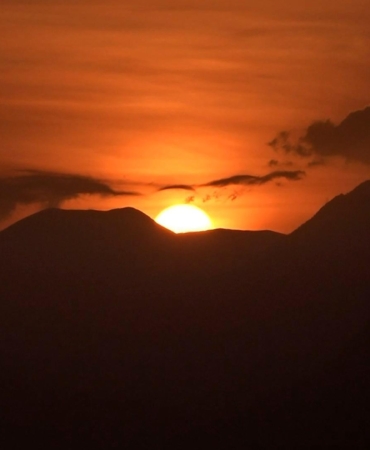 Antalya’da gün batımında gökyüzü turuncuya büründü