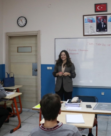 Mezun olduğu liseye öğretmen oldu