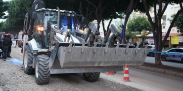 Geri manevra yapan kepçenin altında kalıp yaşamını yitirdi