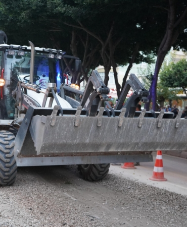 Geri manevra yapan kepçenin altında kalıp yaşamını yitirdi