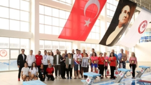 Öğretmenler Günü’nde yüzme yarışı