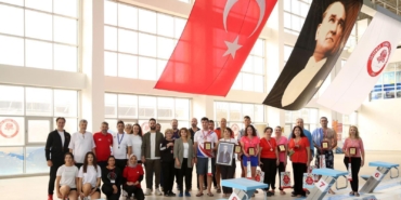 Öğretmenler Günü’nde yüzme yarışı