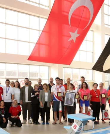 Öğretmenler Günü’nde yüzme yarışı