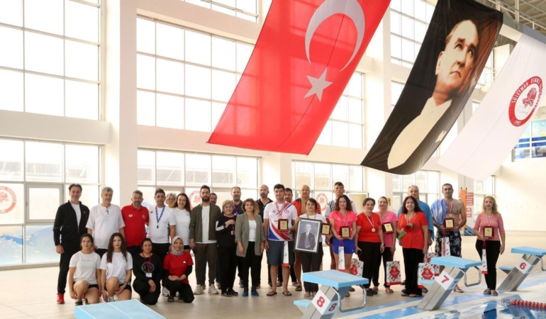 Öğretmenler Günü’nde yüzme yarışı