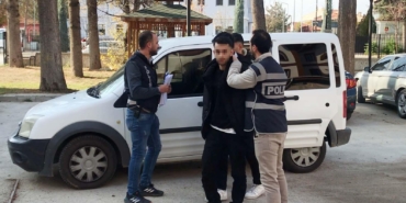 Telefonla aradıkları kadını 2 milyon lira dolandıran şüpheliler, Bilecik’te yakalandı