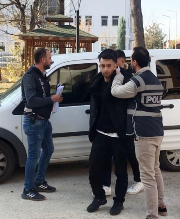 Telefonla aradıkları kadını 2 milyon lira dolandıran şüpheliler, Bilecik’te yakalandı