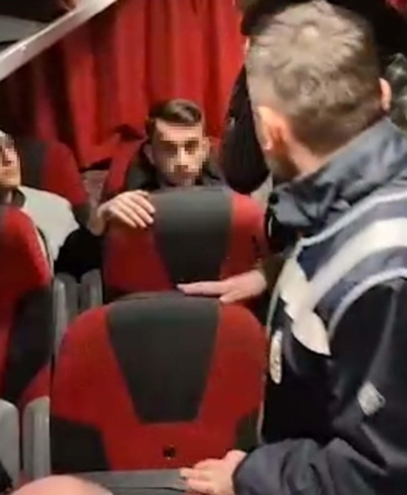 Telefonla aradıkları kadını 2 milyon lira dolandıran şüpheliler, Bilecik’te yakalandı (2)