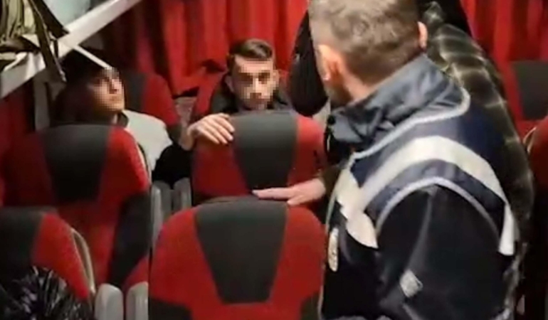 Telefonla aradıkları kadını 2 milyon lira dolandıran şüpheliler, Bilecik’te yakalandı (2)