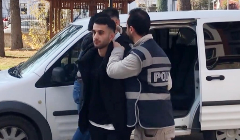 Telefonla aradıkları kadını 2 milyon lira dolandıran şüpheliler, tutuklandı (3)