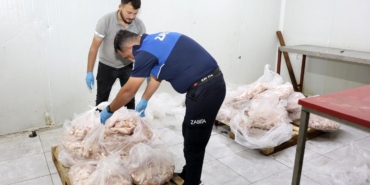 Antalya’da son kullanma tarihi geçmiş 25 ton tavuk ürünü imha edildi