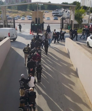 Antalya’da erkek müşteriye fahiş hesap tuzağına 16 tutuklama