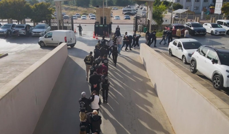 Antalya’da erkek müşteriye fahiş hesap tuzağına 16 tutuklama