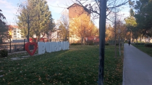 Okul çıkışı buluştukları parkta kız öğrenciyi darbettiler