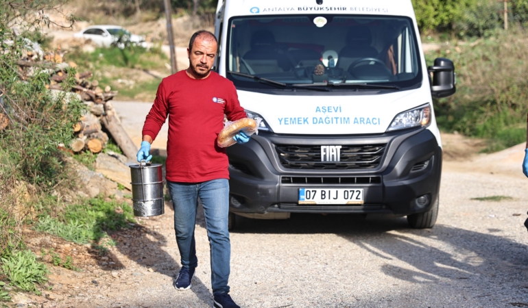 Alanya Aşevi’nden ihtiyaç sahiplerine günde 2 öğün sıcak yemek