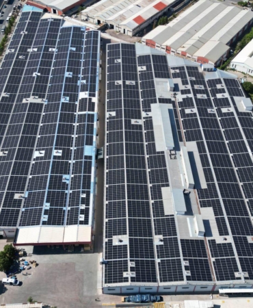 Bir fabrikanın çatısı daha GES’lendi