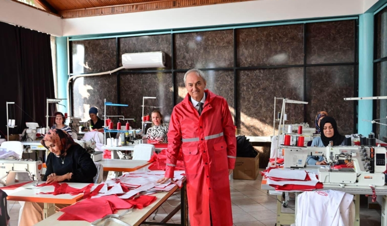 Kocagöz, kadın emeğiyle büyüyen Tekstil Atölyesi’ni ziyaret etti
