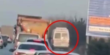 Aracını kaldırımda süren sürücüye 1986 lira ceza