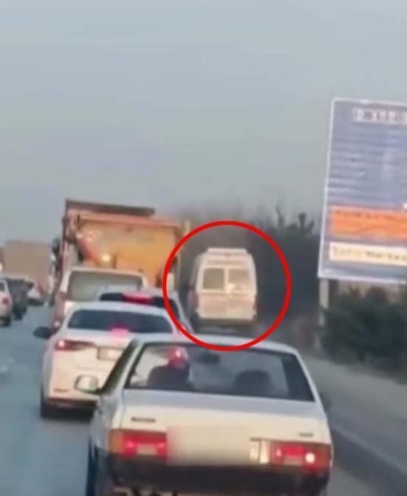 Aracını kaldırımda süren sürücüye 1986 lira ceza