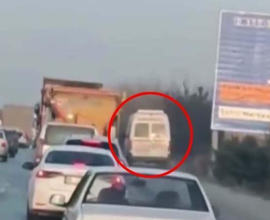 Aracını kaldırımda süren sürücüye 1986 lira ceza