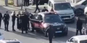 Büyükçekmece’de adliye önünde bıçaklı kavga; üvey annesinin kardeşini bıçaklayan şüpheli gözaltında