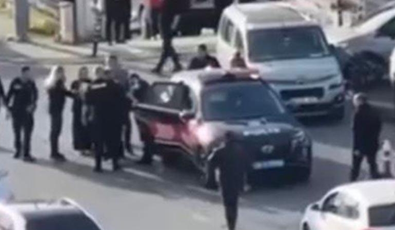 Büyükçekmece’de adliye önünde bıçaklı kavga; üvey annesinin kardeşini bıçaklayan şüpheli gözaltında