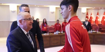 Bakan Güler, Taekwondo Milli Takımı’nı kabul etti