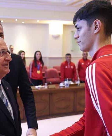 Bakan Güler, Taekwondo Milli Takımı’nı kabul etti