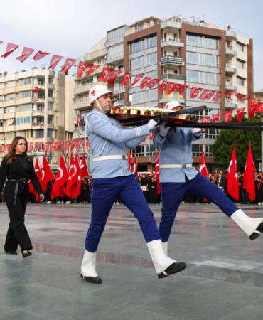 Antalya’da Atatürk için saygı duruşu yapıldı