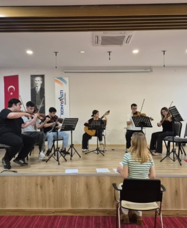 Konyaaltı’nda Geleceğin Sanatçıları Yetişiyor