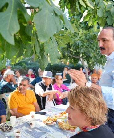 Kotan, Mahallede Sakinlerle Buluştu