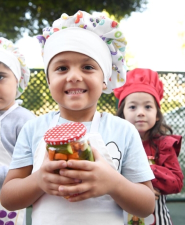 Miniklerden Turşu Kurma Etkinliği Neşesi!