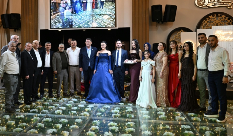 Genç Çiftlerin Nişan Törenine Büyük Katılım