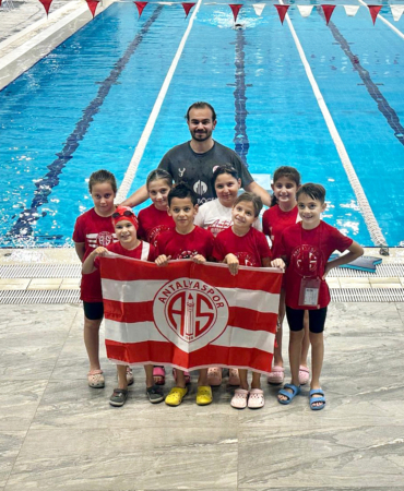 Minik Yüzücülerimiz Şenlikte Parladı!