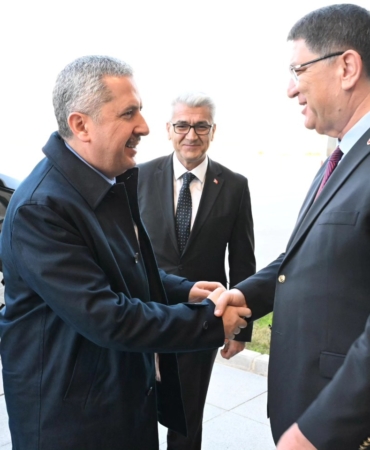 Antalya Havalimanı’nda Bakan Yardımcısı Coşkusu