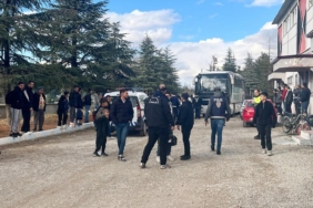 Susuz Belediyespor takım otobüsüne taşlı saldırı