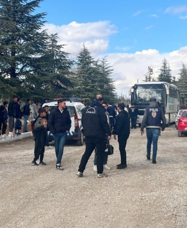 Susuz Belediyespor takım otobüsüne taşlı saldırı