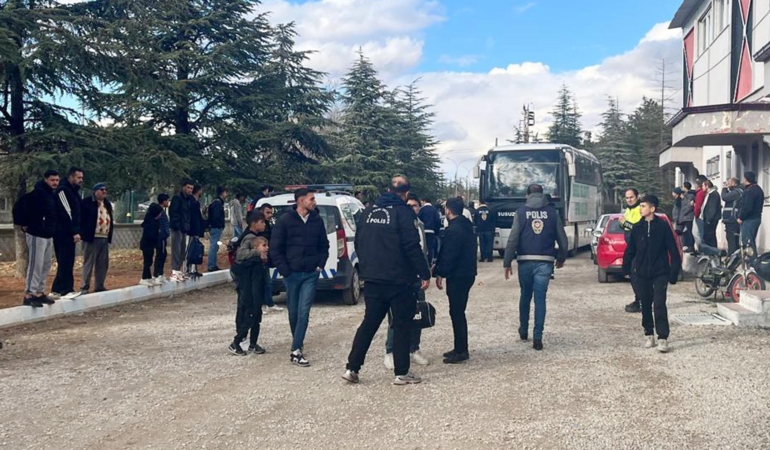 Susuz Belediyespor takım otobüsüne taşlı saldırı