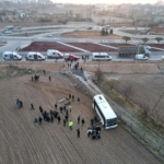 Öğrenci servis midibüsü ile kamyonet çarpıştı: 17 yaralı