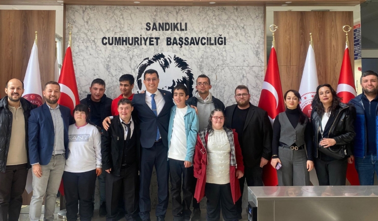 Özel bireylerden adliye ziyareti