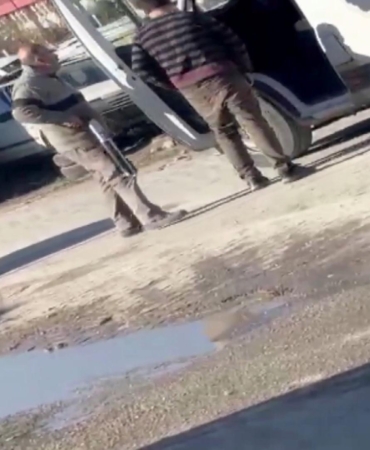 Sokak hayvanlarını toplama ekibinde görevli 2 personeli darbeden baba ve oğlu tutuklandı