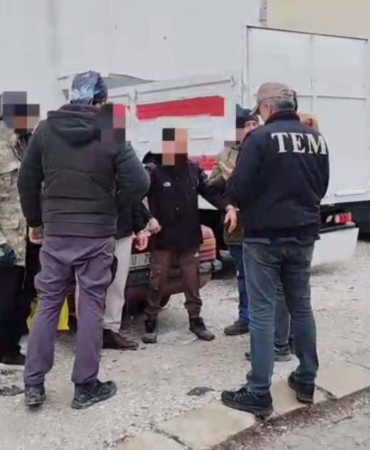 Afyonkarahisar’da 9’u DEAŞ’le iltisaklı 62 yabancı uyruklu sınır dışı edildi