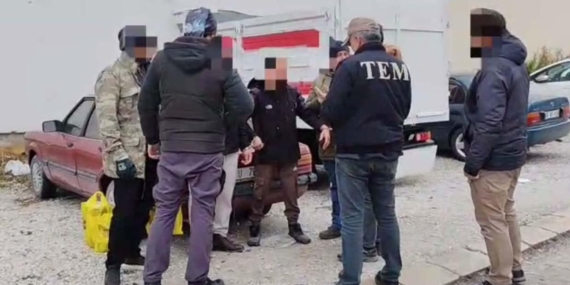 Afyonkarahisar’da 9’u DEAŞ’le iltisaklı 62 yabancı uyruklu sınır dışı edildi